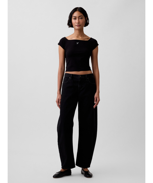 GAP(ギャップ)の「クロースニット ジャージー オフショルダー クロップドTシャツ(Tシャツ/カットソー・レディース・ホワイト/ブラック/ブラック系その他・XS/S/XL/M/L/XXS)」の8枚目の写真