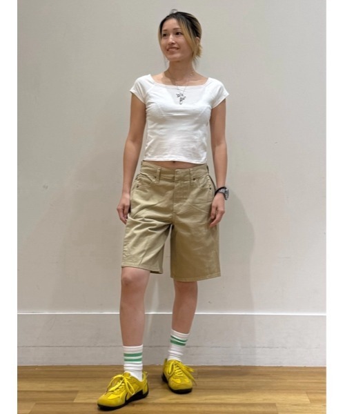 GAP(ギャップ)の「クロースニット ジャージー オフショルダー クロップドTシャツ(Tシャツ/カットソー・レディース・ホワイト/ブラック/ブラック系その他・XS/S/XL/M/L/XXS)」の13枚目の写真