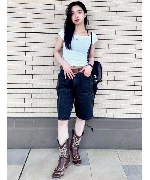 GAP(ギャップ)の「クロースニット ジャージー オフショルダー クロップドTシャツ(Tシャツ/カットソー・レディース・ホワイト/ブラック/ブラック系その他・XS/S/XL/M/L/XXS)」の16枚目の写真