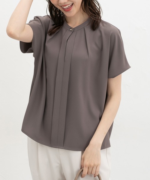 Honeys(ハニーズ)の「【ハニさら・接触冷感】バンドカラーブラウス(シャツ/ブラウス・レディース・ダークブルー/ネイビー/ライム/アイボリー/グレイッシュベージュ/モカ/ブルーグリーン・3L/L/LL/M/S)」の3枚目の写真