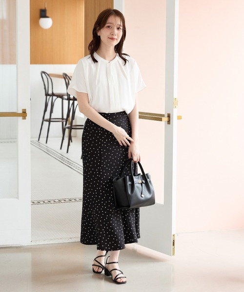 Honeys(ハニーズ)の「【ハニさら・接触冷感】バンドカラーブラウス(シャツ/ブラウス・レディース・ダークブルー/ネイビー/ライム/アイボリー/グレイッシュベージュ・3L/L/LL/M/S)」の7枚目の写真