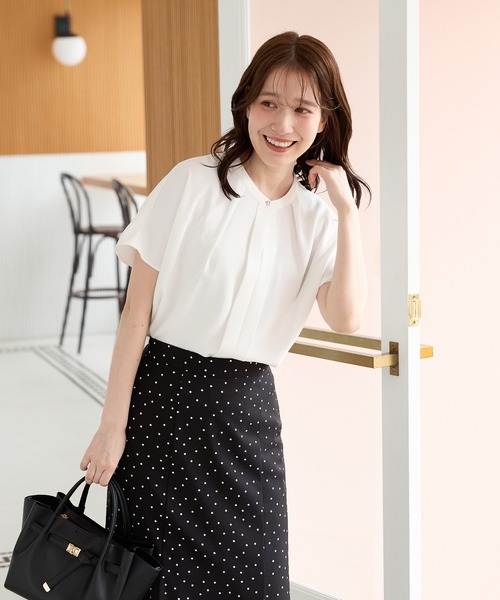 Honeys(ハニーズ)の「【ハニさら・接触冷感】バンドカラーブラウス(シャツ/ブラウス・レディース・ダークブルー/ネイビー/ライム/アイボリー/グレイッシュベージュ・3L/L/LL/M/S)」の10枚目の写真