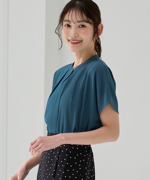 Honeys(ハニーズ)の「【ハニさら・接触冷感】バンドカラーブラウス(シャツ/ブラウス・レディース・ダークブルー/ネイビー/ライム/アイボリー/グレイッシュベージュ・3L/L/LL/M/S)」の20枚目の写真