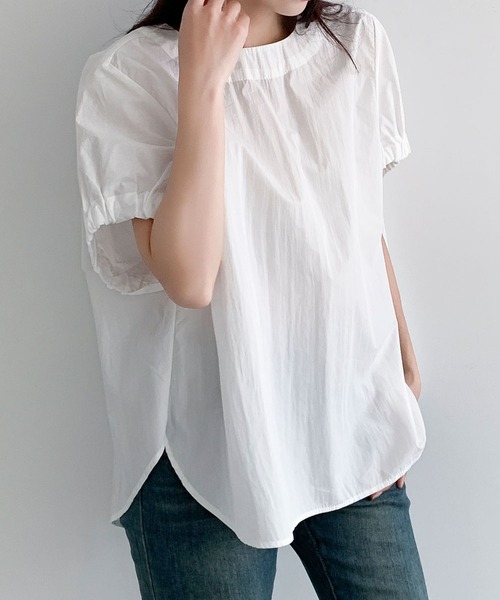 LOWO(ロワ)の「クルーネックパフスリーブポンチョシルエットゆったりブラウス(シャツ/ブラウス・レディース・ホワイト/ブラック/ブルー/イエロー・FREE)」の1枚目の写真