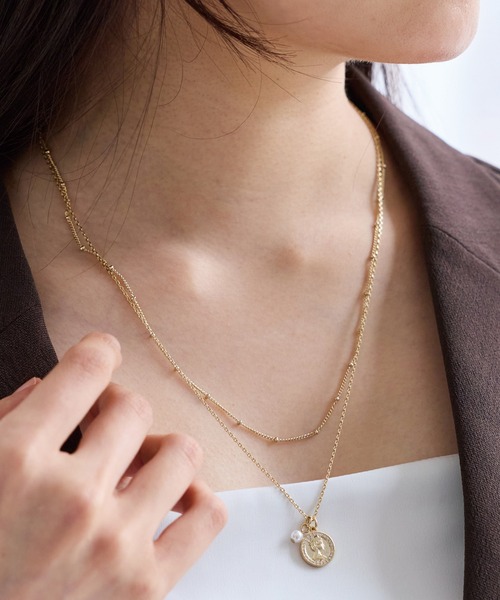 LAVEANGE(ラビアンジェ)の「コイン×パール2連マグネットネックレス(ネックレス・レディース・ゴールド/シルバー・F)」の8枚目の写真