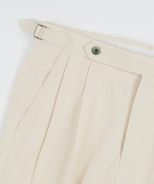 BELLIEF(ベリーフ)の「Essential Linen Cotton Twill Adjust 2-Pleated Relaxed Chino (Ecru)(その他パンツ・メンズ・その他・LARGE/X-LARGE/MEDIUM)」の4枚目の写真