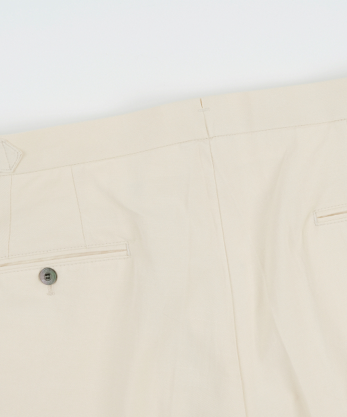 BELLIEF(ベリーフ)の「Essential Linen Cotton Twill Adjust 2-Pleated Relaxed Chino (Ecru)(その他パンツ・メンズ・その他・LARGE/X-LARGE/MEDIUM)」の5枚目の写真