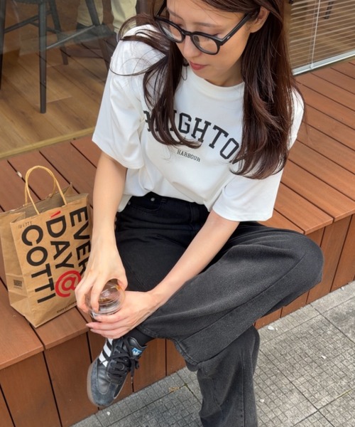 TRIANGLE PALETTE(トライアングルパレット)の「五分袖 アーチロゴ ワイドTシャツ / スーパーストレッチ 半袖T(Tシャツ/カットソー・レディース・ホワイト/グレイッシュベージュ/ブラック/ホワイト系その他・FREE)」の1枚目の写真