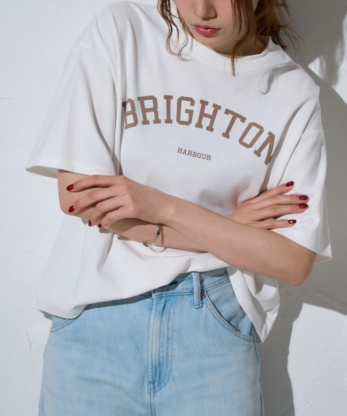 TRIANGLE PALETTE(トライアングルパレット)の「五分袖 アーチロゴ ワイドTシャツ / スーパーストレッチ 半袖T(Tシャツ/カットソー・レディース・ホワイト/グレイッシュベージュ/ブラック/ホワイト系その他・FREE)」の2枚目の写真