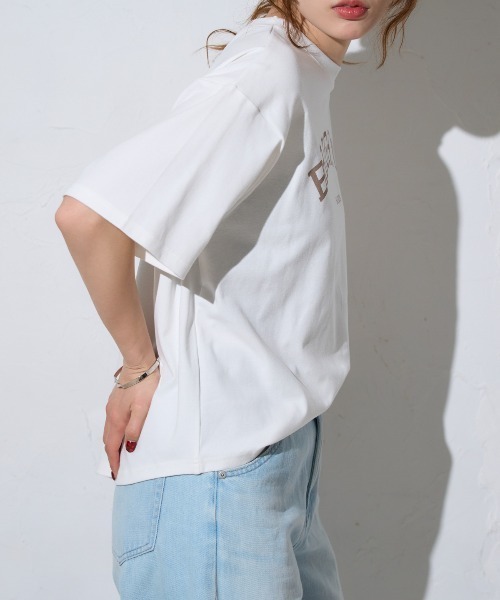 TRIANGLE PALETTE(トライアングルパレット)の「五分袖 アーチロゴ ワイドTシャツ / スーパーストレッチ 半袖T(Tシャツ/カットソー・レディース・ホワイト/グレイッシュベージュ/ブラック/ホワイト系その他・FREE)」の17枚目の写真