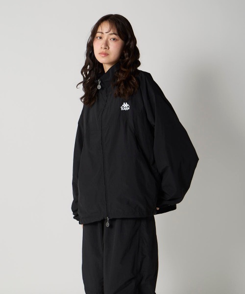 Kappa(カッパ)の「【Kappa/カッパ】バンダナイロントラックジャケット ユニセックス(ナイロンジャケット・メンズ・カーキ/ブラック・MEDIUM/SMALL/LARGE)」の1枚目の写真
