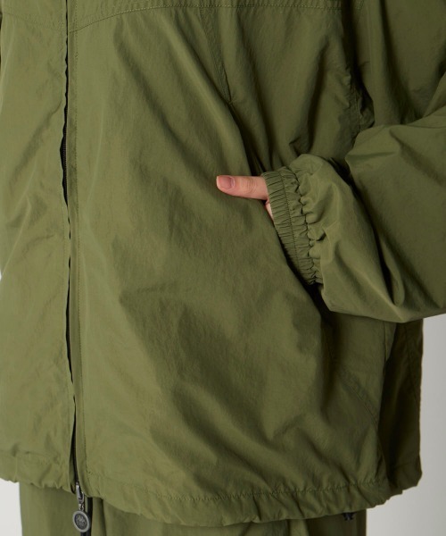 Kappa(カッパ)の「【Kappa/カッパ】バンダナイロントラックジャケット ユニセックス(ナイロンジャケット・メンズ・カーキ/ブラック・MEDIUM/SMALL/LARGE)」の15枚目の写真