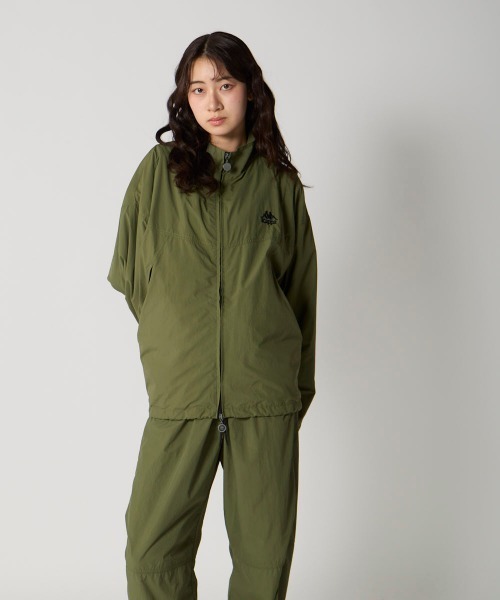 Kappa(カッパ)の「【Kappa/カッパ】バンダナイロントラックジャケット ユニセックス(ナイロンジャケット・メンズ・カーキ/ブラック・MEDIUM/SMALL/LARGE)」の19枚目の写真