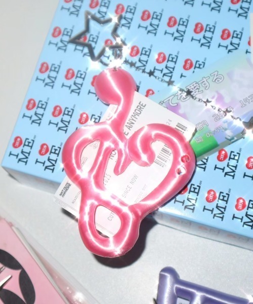 EVERYTHINGS(エブリシングス)の「【EVERYTHINGS】Love-Note Card-Holder / 【エブリシングス】ハートノートチェーンカードホルダー(カードケース・レディース・ライトピンク/ライトパープル/ホワイト/ピンク/ブラック/ライトブルー・ONE SIZE)」の5枚目の写真