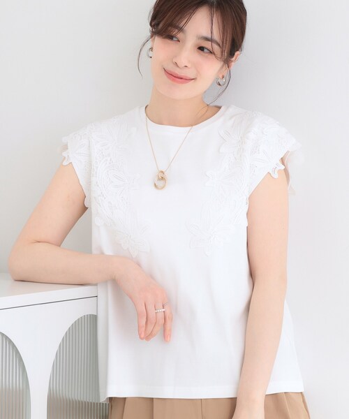 SHOO・LA・RUE(シューラルー)の「【S-LL/洗濯機可】女性らしさ溢れるモチーフレース スムースTシャツ(Tシャツ/カットソー・レディース・ライトグリーン/ホワイト/チャコールグレー・04/03/02/01)」の1枚目の写真