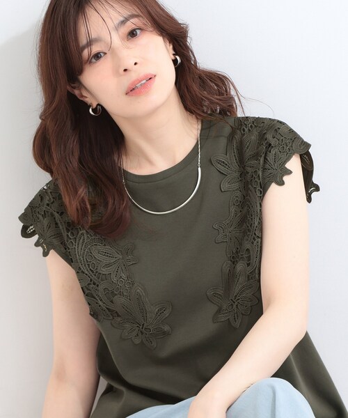 SHOO・LA・RUE(シューラルー)の「【S-LL/洗濯機可】女性らしさ溢れるモチーフレース スムースTシャツ(Tシャツ/カットソー・レディース・ライトグリーン/ホワイト/チャコールグレー・04/03/02/01)」の2枚目の写真