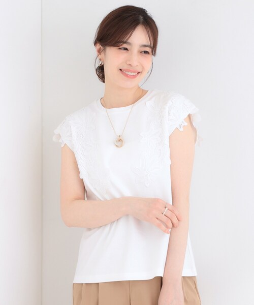 SHOO・LA・RUE(シューラルー)の「【S-LL/洗濯機可】女性らしさ溢れるモチーフレース スムースTシャツ(Tシャツ/カットソー・レディース・ライトグリーン/ホワイト/チャコールグレー・04/03/02/01)」の4枚目の写真
