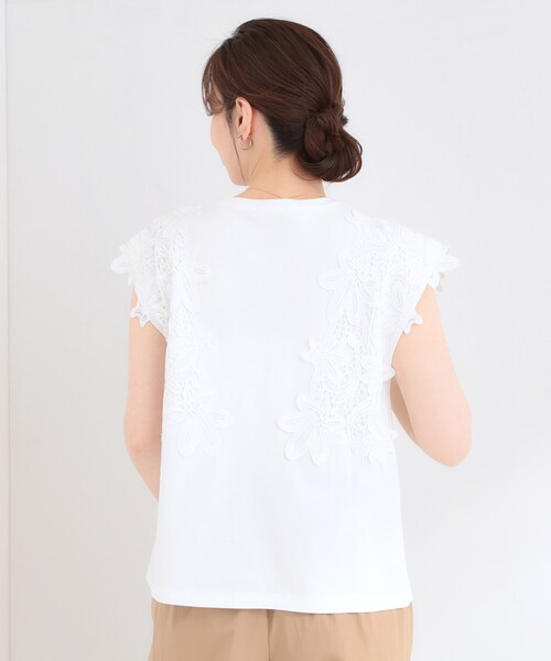 SHOO・LA・RUE(シューラルー)の「【S-LL/洗濯機可】女性らしさ溢れるモチーフレース スムースTシャツ(Tシャツ/カットソー・レディース・ライトグリーン/ホワイト/チャコールグレー・04/03/02/01)」の5枚目の写真