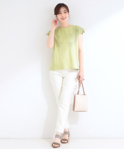 SHOO・LA・RUE(シューラルー)の「【S-LL/洗濯機可】女性らしさ溢れるモチーフレース スムースTシャツ(Tシャツ/カットソー・レディース・ライトグリーン/ホワイト/チャコールグレー・04/03/02/01)」の14枚目の写真