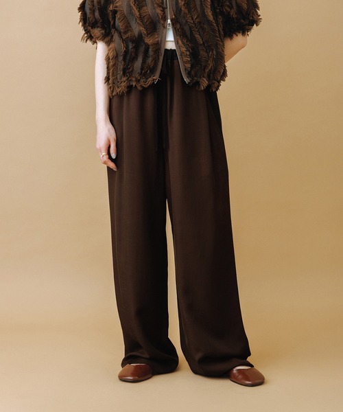 ADAM ET ROPE'(アダムエロペ)の「レイヤードリラックスパンツ/接触冷感(その他パンツ・レディース・ベージュ系その他/ダークブラウン・38/36)」の2枚目の写真