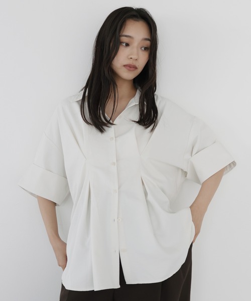 hellam(へラム)の「ウエストタックハーフスリーブシャツ(シャツ/ブラウス・レディース・チャコール/イエロー/ブルー/アイボリー/ブラウン・FREE)」の1枚目の写真