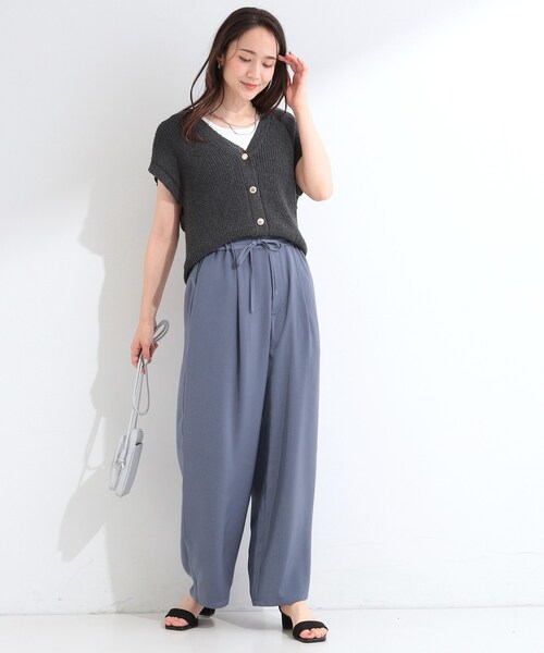 SHOO・LA・RUE（シューラルー）の「【洗濯機可/S-LL】すっきり楽ちん とろみイージーワイドパンツ（その他パンツ・レディース・ブラウン系/イエロー/ブラック/ブルー系その他・01/03/02/04）」の13枚目の写真