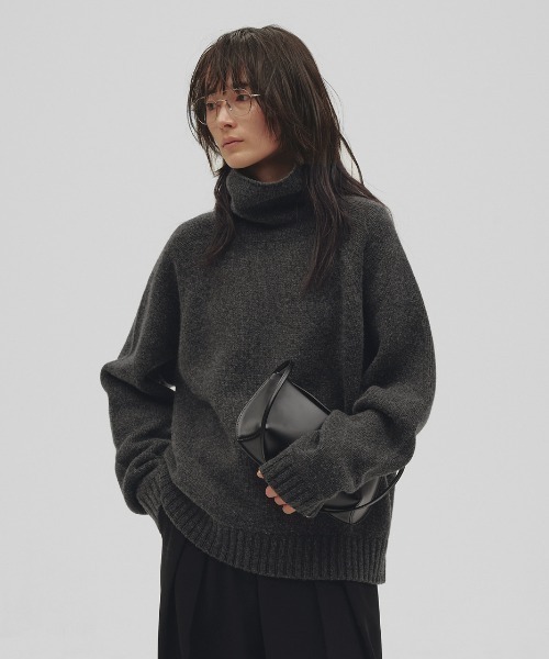 TODAYFUL(トゥデイフル)の「Wool 100% Turtle Knit(ニット/セーター・レディース・ブラック/チャコールグレー/ナチュラル/ダークブラウン・FREE)」の1枚目の写真