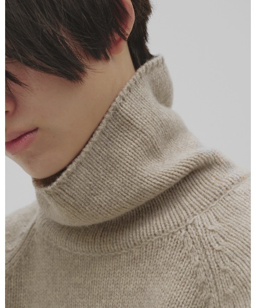 TODAYFUL(トゥデイフル)の「Wool 100% Turtle Knit(ニット/セーター・レディース・ブラック/チャコールグレー/ナチュラル/ダークブラウン・FREE)」の9枚目の写真