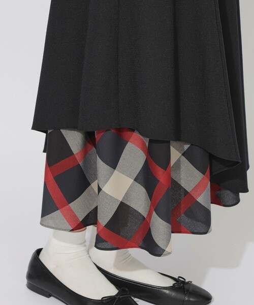 BLUE LABEL CRESTBRIDGE(ブルーレーベルクレストブリッジ)の「イレギュラーヘムフレアスカート(スカート・レディース・ブラック/ベージュ系その他・M)」の9枚目の写真
