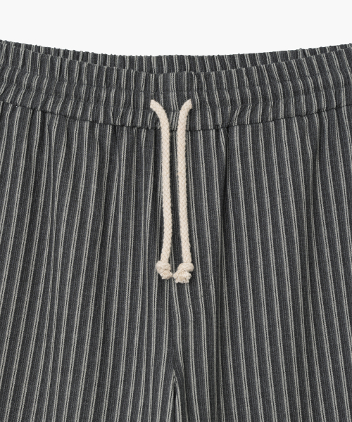MILLO WOMEN（ミロウーマン）の「ストライプパネルイージーパンツ[チャコール]（その他パンツ・レディース・その他・SMALL/MEDIUM）」の4枚目の写真