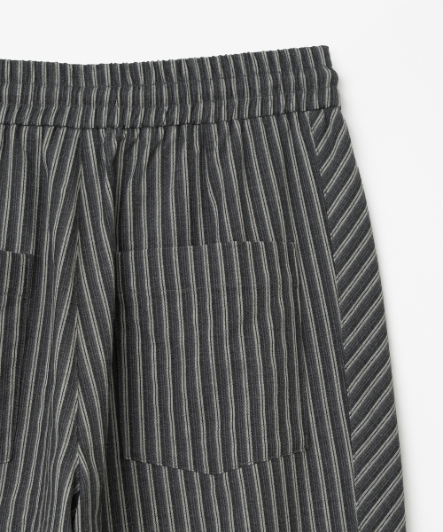MILLO WOMEN（ミロウーマン）の「ストライプパネルイージーパンツ[チャコール]（その他パンツ・レディース・その他・SMALL/MEDIUM）」の6枚目の写真