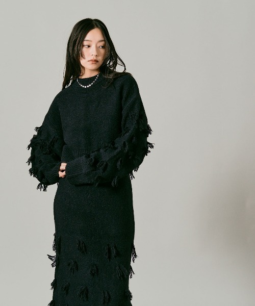 W:Huku（フーク）の「ポイント フリンジ ショート ニット / Pointed Fringe Short Knit（ニット/セーター・レディース・ブラック/チャコール・FREE）」の3枚目の写真