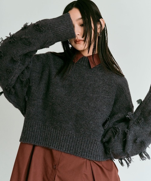 W:Huku（フーク）の「ポイント フリンジ ショート ニット / Pointed Fringe Short Knit（ニット/セーター・レディース・ブラック/チャコール・FREE）」の4枚目の写真