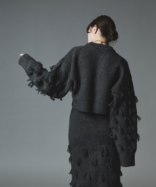 W:Huku（フーク）の「ポイント フリンジ ショート ニット / Pointed Fringe Short Knit（ニット/セーター・レディース・ブラック/チャコール・FREE）」の6枚目の写真