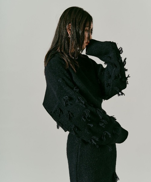 W:Huku（フーク）の「ポイント フリンジ ショート ニット / Pointed Fringe Short Knit（ニット/セーター・レディース・ブラック/チャコール・FREE）」の8枚目の写真
