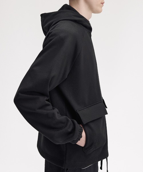 FRED PERRY（フレッドペリー）の「【先行予約受付中】Hooded Smock Sweatshirt／フードスモックスウェット（スウェット・メンズ・ブラック・S/M/L）」の5枚目の写真