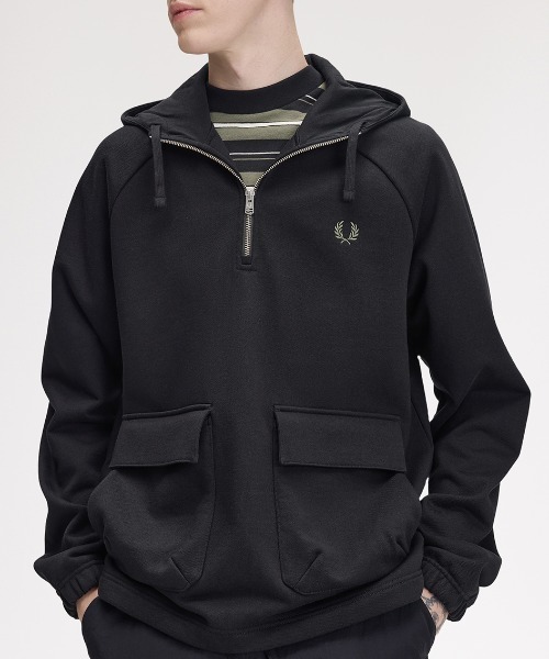 FRED PERRY（フレッドペリー）の「【先行予約受付中】Hooded Smock Sweatshirt／フードスモックスウェット（スウェット・メンズ・ブラック・S/M/L）」の6枚目の写真