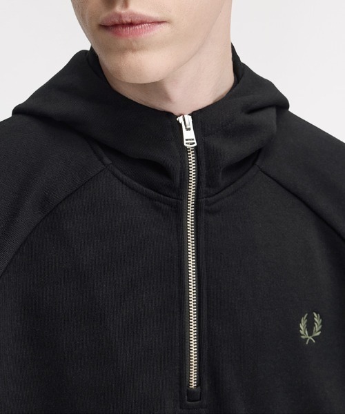 FRED PERRY（フレッドペリー）の「【先行予約受付中】Hooded Smock Sweatshirt／フードスモックスウェット（スウェット・メンズ・ブラック・S/M/L）」の7枚目の写真