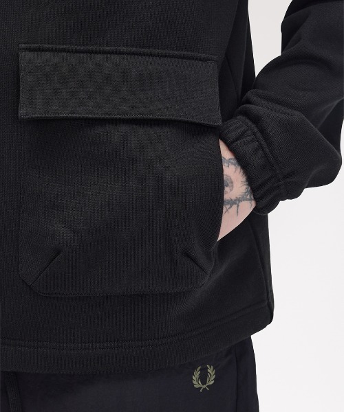FRED PERRY（フレッドペリー）の「【先行予約受付中】Hooded Smock Sweatshirt／フードスモックスウェット（スウェット・メンズ・ブラック・S/M/L）」の8枚目の写真