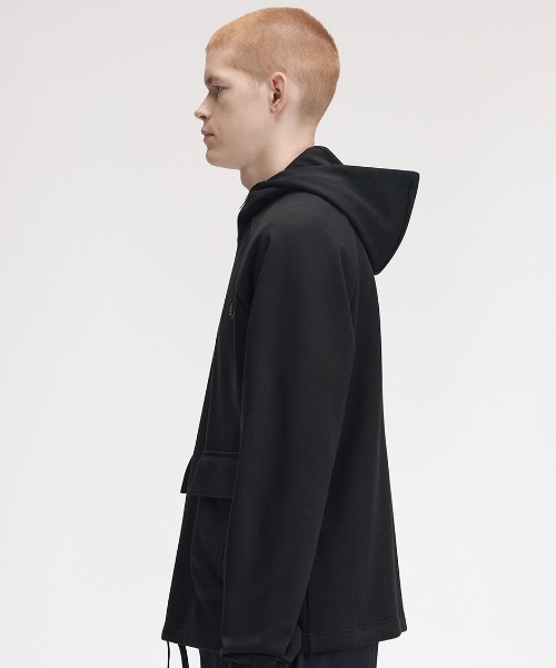 FRED PERRY（フレッドペリー）の「【先行予約受付中】Hooded Smock Sweatshirt／フードスモックスウェット（スウェット・メンズ・ブラック・S/M/L）」の2枚目の写真
