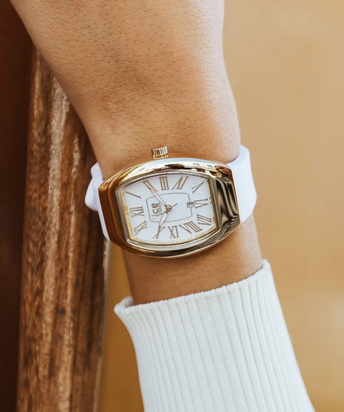ICE WATCH（アイスウォッチ）の「「Ice-Watch アイスウォッチ」ICE boliday - アイスボリディ ドーム   スモール - 3H+D（アナログ腕時計・レディース・ピンク/ホワイト・FREE）」の2枚目の写真