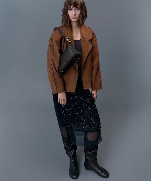 CHARLES & KEITH(チャールズ & キース)の「Aislin アシュリン ショルダーバッグ(ショルダーバッグ・レディース・ブラック・S)」の8枚目の写真