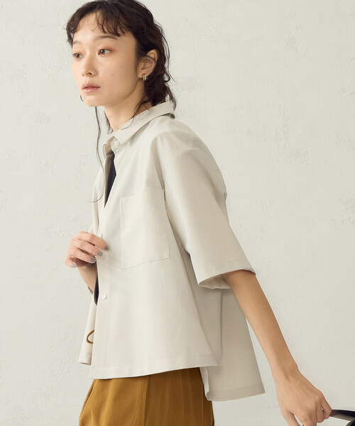 COMME CA ISM(コムサイズム)の「麻調ポリエステル クロップドシャツ(シャツ/ブラウス・レディース・サックスブルー/ベージュ/チャコール・FREE)」の3枚目の写真