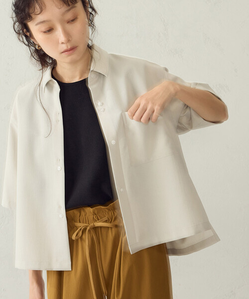 COMME CA ISM(コムサイズム)の「麻調ポリエステル クロップドシャツ(シャツ/ブラウス・レディース・サックスブルー/ベージュ/チャコール・FREE)」の4枚目の写真