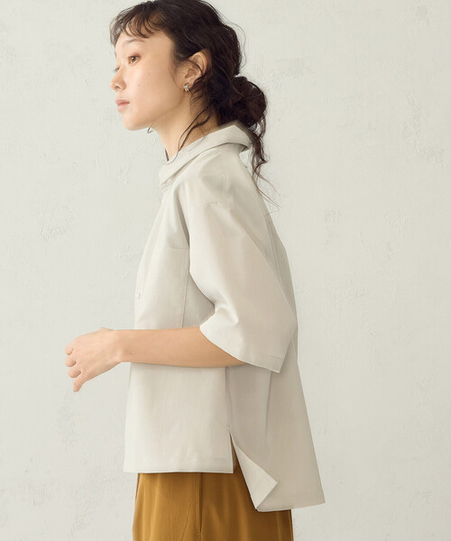 COMME CA ISM(コムサイズム)の「麻調ポリエステル クロップドシャツ(シャツ/ブラウス・レディース・サックスブルー/ベージュ/チャコール・FREE)」の6枚目の写真