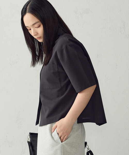 COMME CA ISM(コムサイズム)の「麻調ポリエステル クロップドシャツ(シャツ/ブラウス・レディース・サックスブルー/ベージュ/チャコール・FREE)」の12枚目の写真