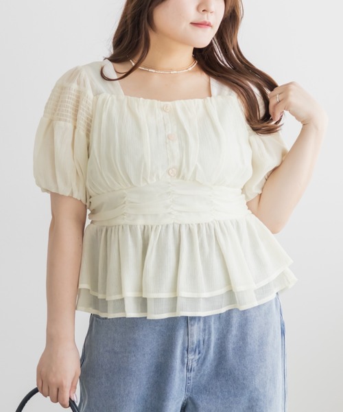 CLETTE(クレット)の「シャーリングペプラムブラウス(シャツ/ブラウス・レディース・アイボリー/ブラック/ブルー・LL/4L/3L)」の2枚目の写真