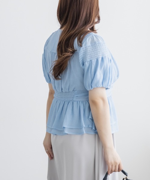 CLETTE(クレット)の「シャーリングペプラムブラウス(シャツ/ブラウス・レディース・アイボリー/ブラック/ブルー・LL/4L/3L)」の8枚目の写真