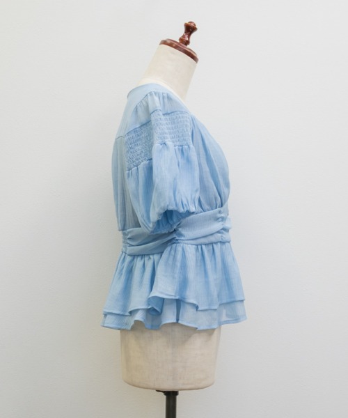 CLETTE(クレット)の「シャーリングペプラムブラウス(シャツ/ブラウス・レディース・アイボリー/ブラック/ブルー・LL/4L/3L)」の6枚目の写真