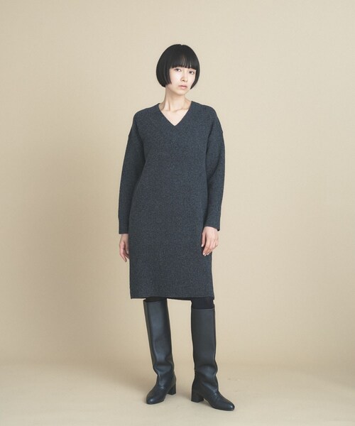 cloenc(クロエンス)の「【2WAY】Vネックニットワンピース(ワンピース・レディース・チャコール/ベージュ系8/グレー系4・02)」の2枚目の写真
